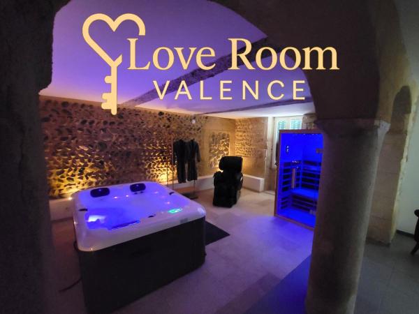 På billedet ses objektet Love Room Valence beliggende i byen Valence.