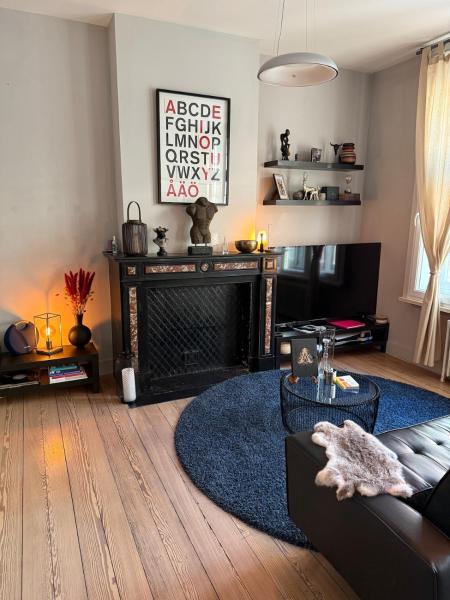 På bildet vises objektet Cute flat next to EU institutions & city center som ligger i byen Brussel.