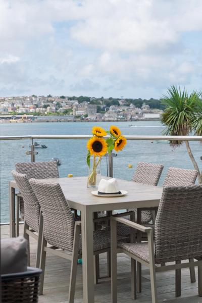 Foto 2: FERRYPOINT - 3 Bed Stylish Beachfront Retreat