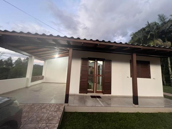 A la foto es mostra l'objecte Casa da Figueira situat a la ciutat de Urussanga.