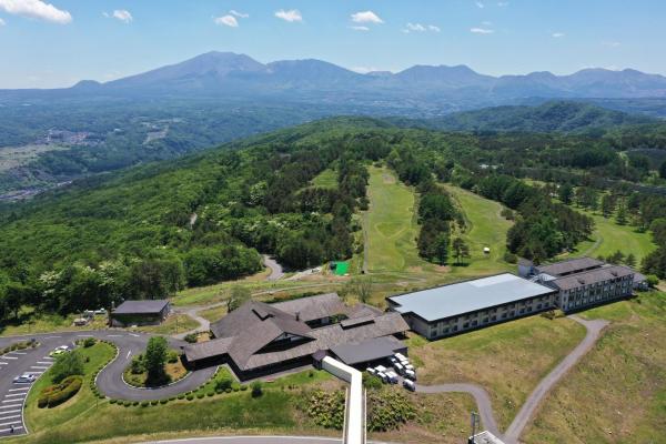 The photo shows the Tsumagoi Prince Hotel located in the city of Mihara.