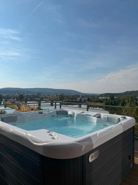 A la foto es mostra l'objecte Penthouse Wohnung mit schönem Moselblick in Metternich situat a la ciutat de Koblenz.