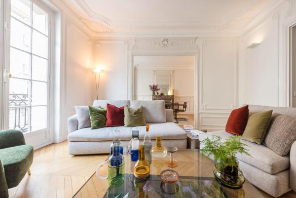 Four Saint Germain - Elegant & Spacious 3 BDR Apartment in the Heart of Saint Germain, Paříž