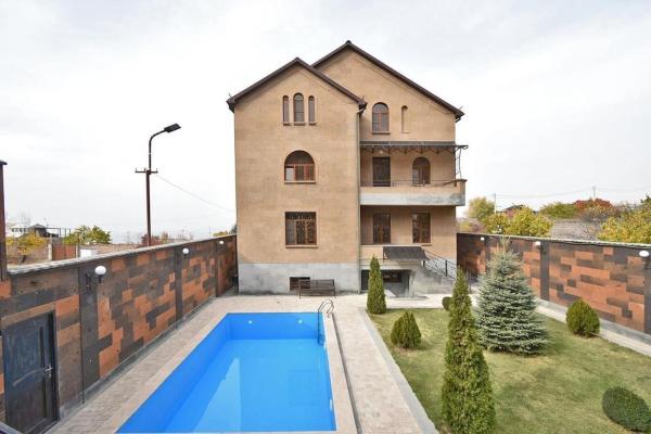 Na zdjęciu widoczny jest obiekt Uptown Pool Villa położony w mieście Erywań.