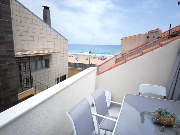 写真にはラ・マタ市にあるSeaside Terraced Bungalow in La Mataが写っています。