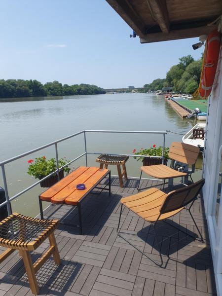 A la foto es mostra l'objecte Víziház Szeged situat a la ciutat de Szeged.