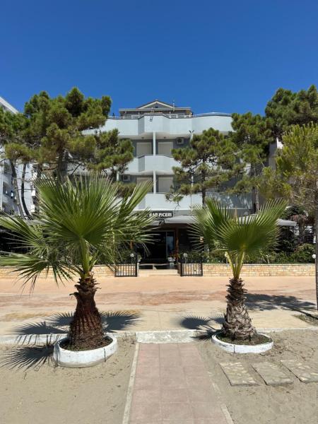 A la foto es mostra l'objecte Hotel Niagara situat a la ciutat de Durrës.