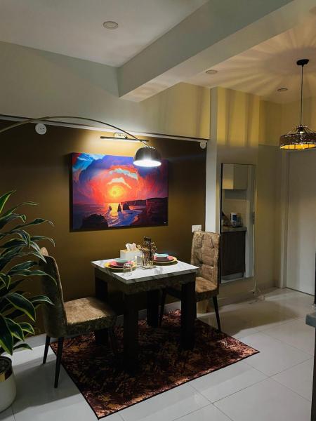 A la foto es mostra l'objecte Cozy & Stylish Studio Apt at DHA VI - Kh-Bukhari situat a la ciutat de Karachi.