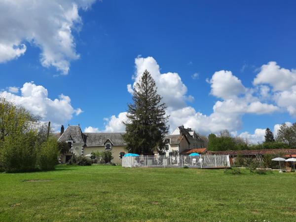 A la foto es mostra l'objecte Les Gîtes de Fontenioux situat a la ciutat de Secondigny.