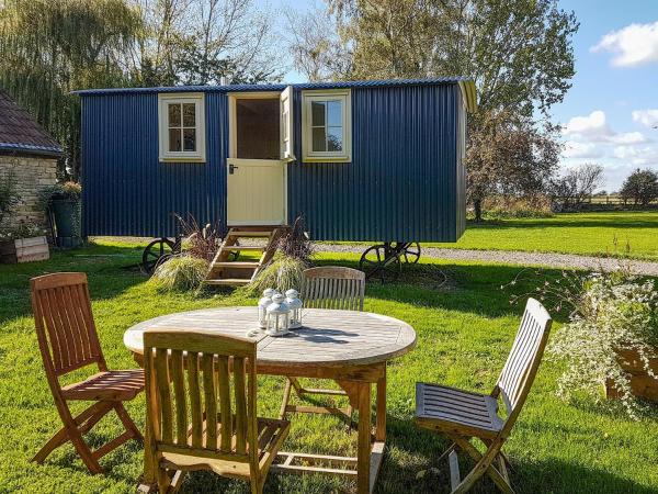 På billedet ses objektet Molly The Shepherds Hut beliggende i byen Bampton.