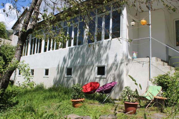 写真にはメスティア市にあるVilla Gablianiが写っています。
