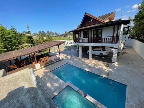 照片显示了位于El Río Arriba市的Villa en las Montaña de Jarabacoa物件。