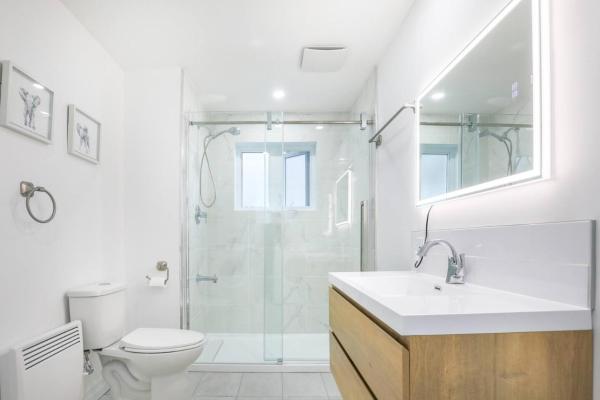 Na fotografii je vidět objekt 2 bedroom, subway, free parking. nacházející se ve městě Longueuil.