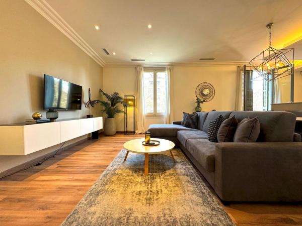 MODERN ELEGANCE by MyRentalHost, Barcelona
