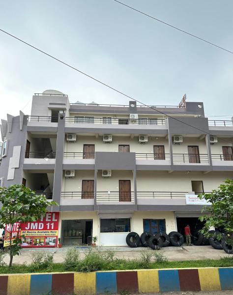 A la foto es mostra l'objecte Hotel JMD 11 situat a la ciutat de Indore.