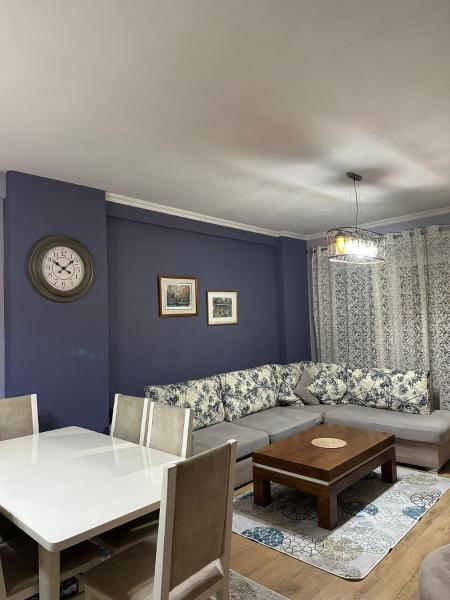Na fotografii je vidět objekt Modern 2BR Apartment with Living Room and Private garage nacházející se ve městě Kashar.