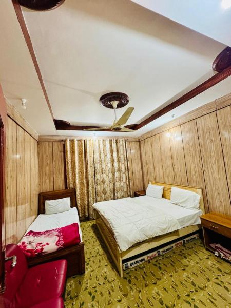 Op de foto is het object travel and tour te zien, gelegen in de stad Skardu.