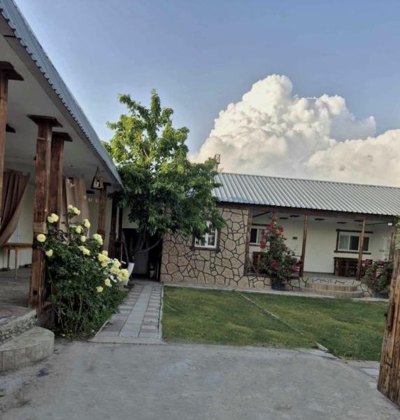 På bildet vises objektet Shorzha Kangar Guesthouse som ligger i byen Shorzha.