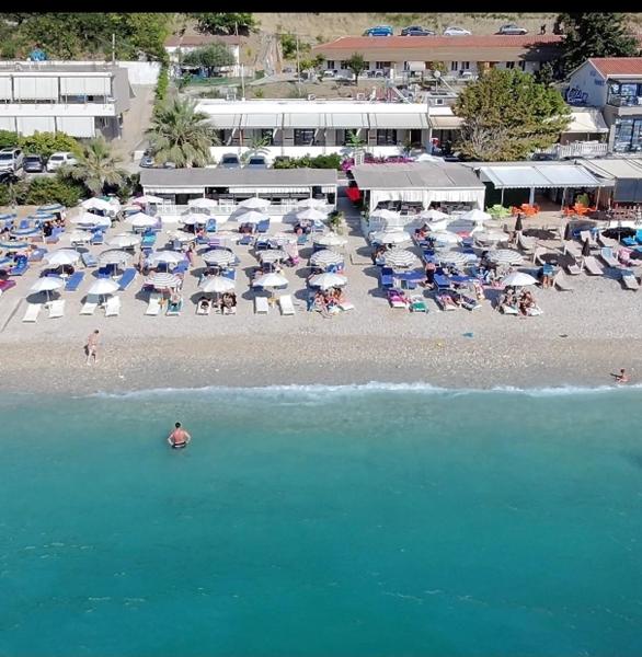 Takas Boutique, Vlorë