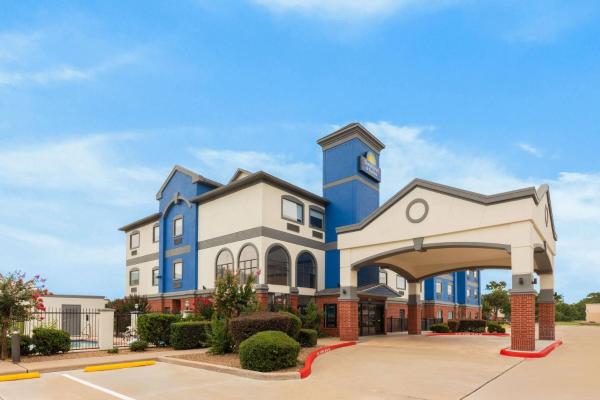 Days Inn & Suites By Wyndham Sam Houston Tollway - Houston, TX