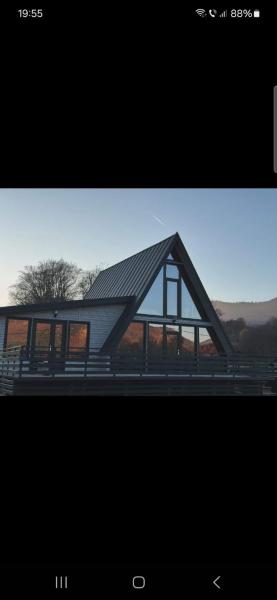Op de foto is het object A 3 villa te zien, gelegen in de stad Nucşoara.