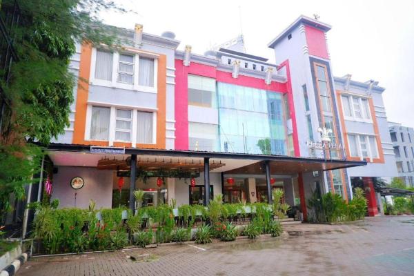 På bildet vises objektet Plaza Hotel Tegal som ligger i byen Biskal.
