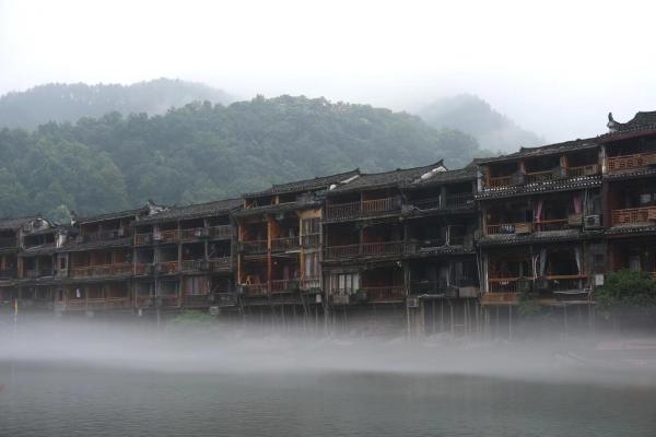 凤凰古城柿子小院禄位高升大床房の写真8