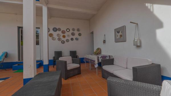 Large, converted farmhouse with pool的照片4