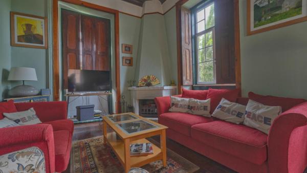 Large, converted farmhouse with pool的照片6