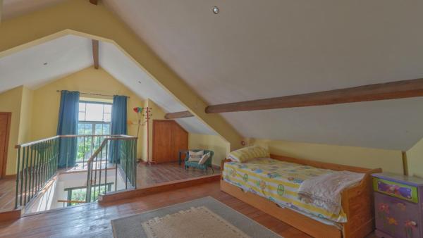 Large, converted farmhouse with pool的照片7