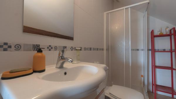 Large, converted farmhouse with pool的照片8