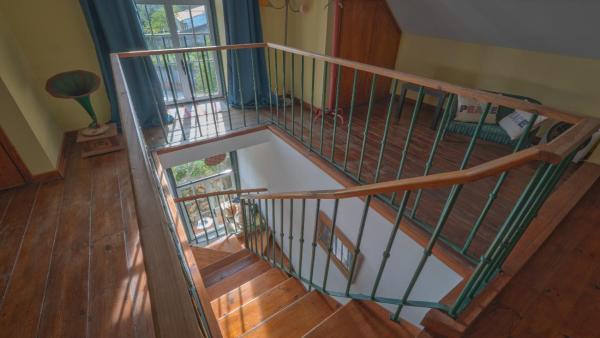 Large, converted farmhouse with pool的照片9