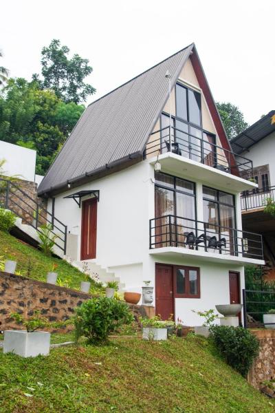 Na fotografii je vidět objekt Swarna Nature Villa nacházející se ve městě Kandy.