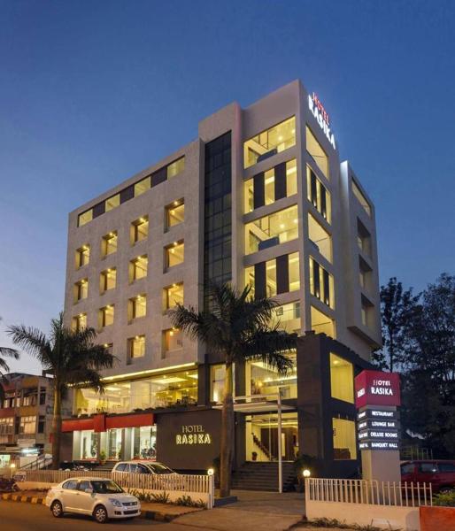 Na fotografii je vidět objekt Hotel Rasika nacházející se ve městě Kolhápur.