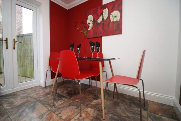Foto 3: 3 Bed with Free Parking - Merriotts 1 by Tŷ SA
