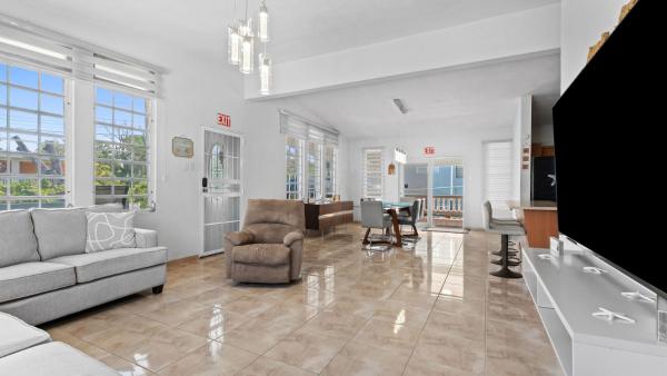 Na zdjęciu widoczny jest obiekt Near El Combate Beach Free Parking Bbq położony w mieście Pole Ojea.