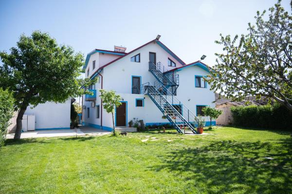 A la foto es mostra l'objecte Casa Lebăda situat a la ciutat de Baia.