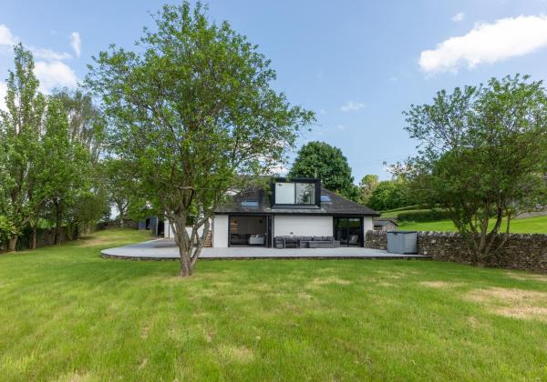 A la foto es mostra l'objecte Perfect Family Retreat with Hot Tub, Nr the Lakes situat a la ciutat de Natland.