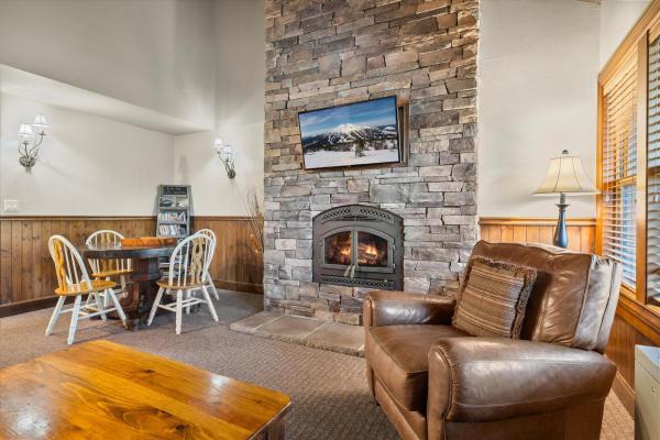 Na zdjęciu widoczny jest obiekt 15 min from Mt Bachelor Condo in Resort położony w mieście Bend.
