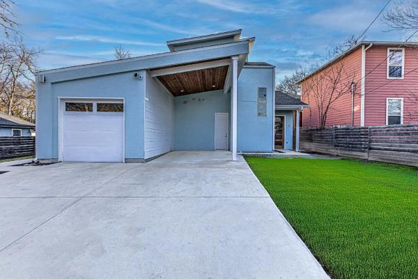 A la foto es mostra l'objecte Eclectic 6 BDR for Family of 20 Mins to 6th St & DT situat a la ciutat de Austin.