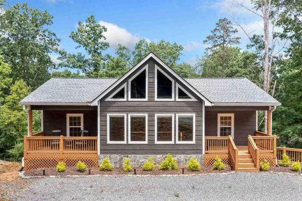 New Listing - Luxurious Mountain Home For 8 With Amenities - Ellijay, GA
