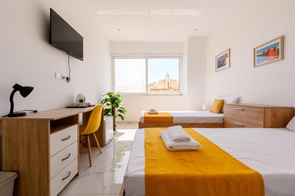 Na foto é possível ver o objeto F8-3 Sliema bedroom for 2 localizado na cidade de Sliema.