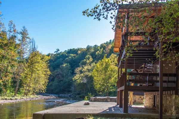 Foto 1: Rays Chalet - Unique and Cozy Riverfront Home