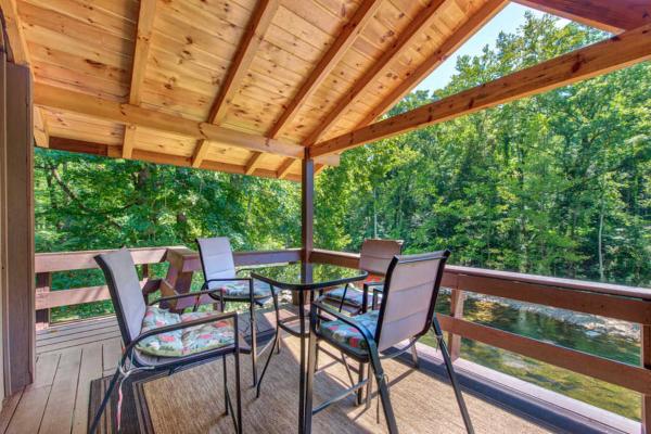 Foto 3: Rays Chalet - Unique and Cozy Riverfront Home