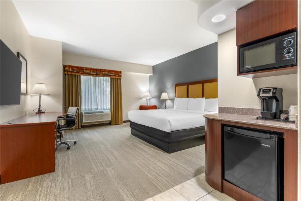 Best Western Plus Waxahachie Inn & Suites - Waxahachie, TX