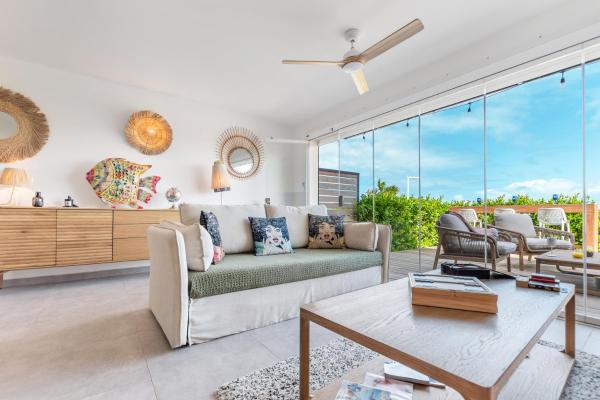 The photo shows the Les Griselles 3 Hauts Baie Orientale - Appart 1ch 4p vue MER located in the city of Quarter of Orleans.