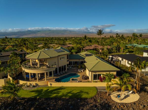 Spacious Mauna Lani Luxury Home With Panoramic Golf Course And Volcano Views, Private Pool And Hot Tub, Two Golf Carts, And E-bikes For Family Adventures - Hawái
