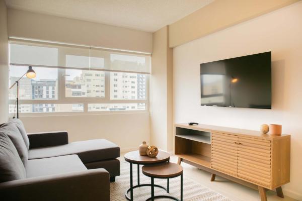 A la foto es mostra l'objecte Striking 1BR in Miraflores situat a la ciutat de Lima.