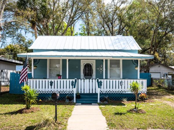 A la foto es mostra l'objecte Cozy Casita situat a la ciutat de St. Augustine.