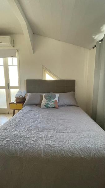 Na fotografii je vidět objekt Apartamento próximo ao Aeroporto de Florianópolis nacházející se ve městě Florianópolis.